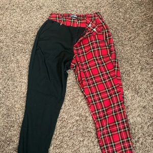 Hot topic brand new, very stylish pants.